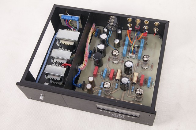 While there may not be a truly novel 'new' circuit inside, it's nice to see a solid chassi, tidy layout, and premium parts, like the chokes and Obliggato film capacitors.